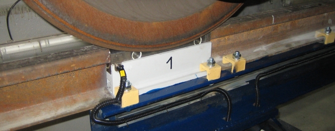 Test bench for railway bogies with measurement of exerted 